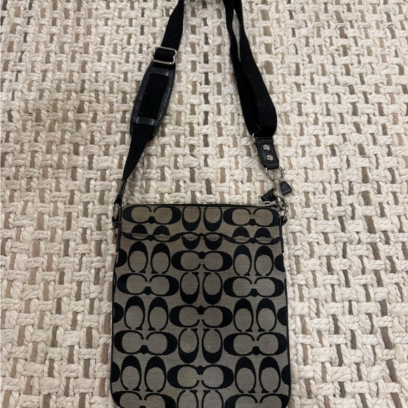 Vintage Coach Crossbody Bag - Picture 4 of 12